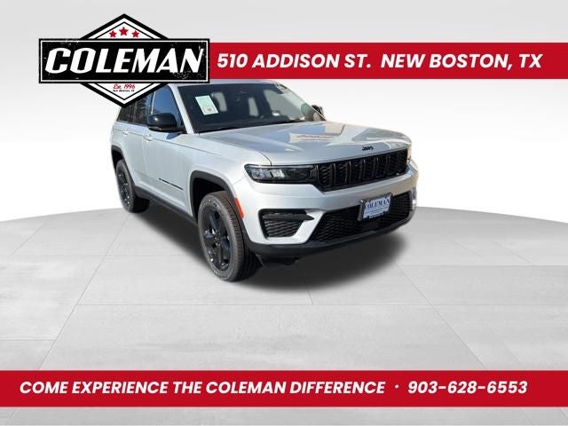 2025 Jeep Grand Cherokee Altitude 4x2 in Silver Zynith Exterior Paint — front three-quarter view