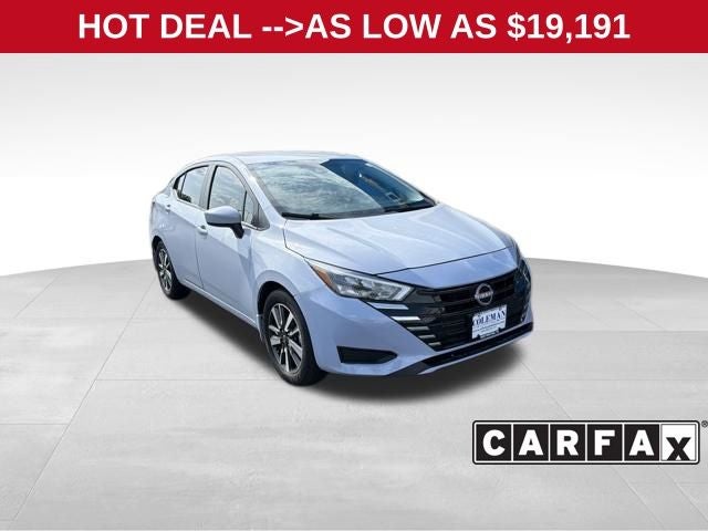 2025 Nissan Versa 1.6 SV in Gray Sky Pearl — front three-quarter view